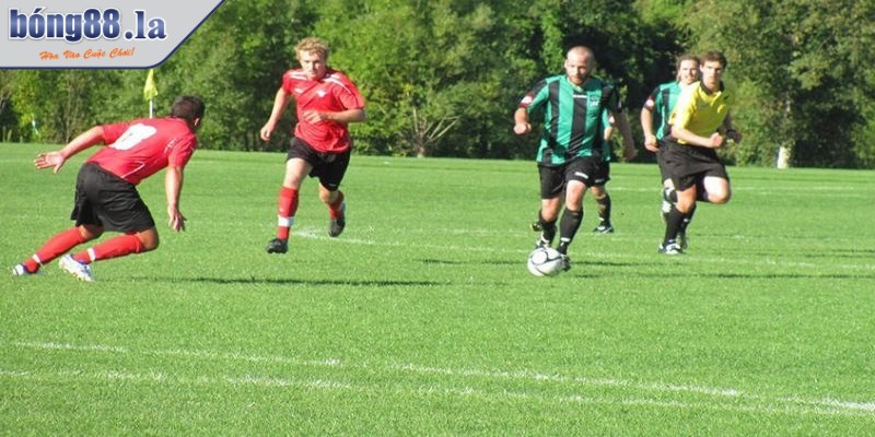 Bóng đá phủi cho phép sự linh hoạt về số lượng cầu thủ trên sân